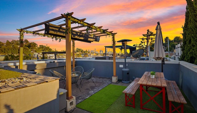 ★Insta-Worthy Sunset View ★Private Rooftop ★Garage ★Silver Lake ★Dodgers Stadium