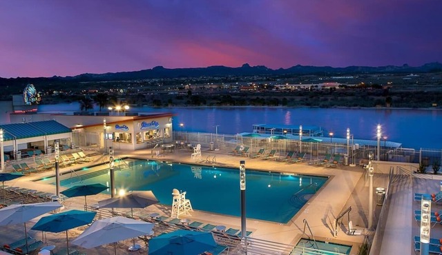 Just What You Were Looking For! 3 Modern Units, Casino, Restaurant, Game Rooms!
