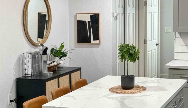 King-Sized Luxury Furnished Space- Downtown Sac!