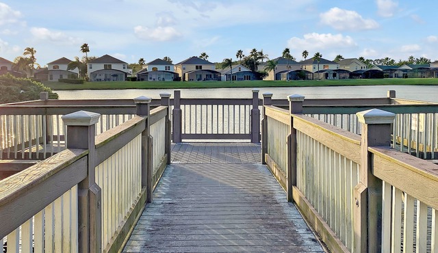 Lake Berkley Home: Pool, Lakefront & near Disney