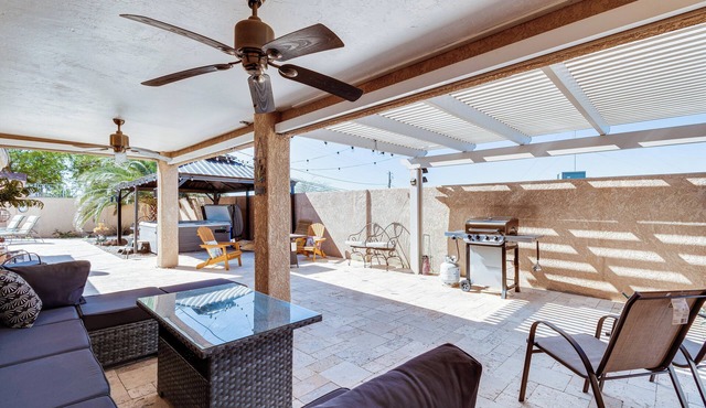 Lake Havasu City Escape: Patio, Pool + Grill!