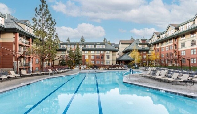 Lake Tahoe | Cozy Alpine Stay | Ski Access & Hot Tub
