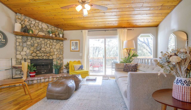 Lake, Trails & Slopes! Family Cottage in Crestline