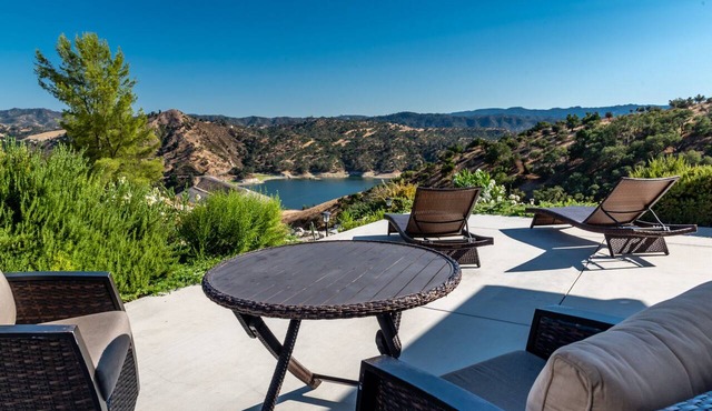 Lake Views + Game Room | Minutes to Lake Nacimiento | Hope's Place