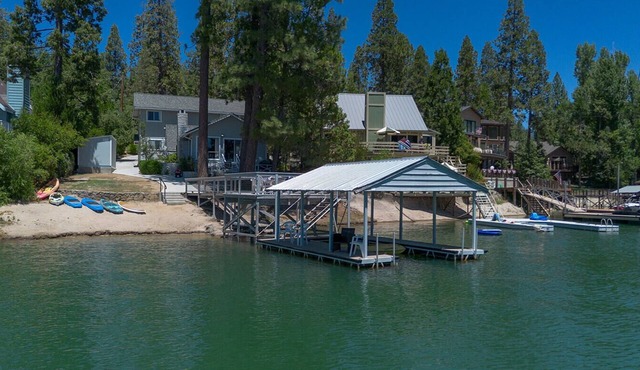 Lakefront Bass Lake Home, Private Boat & Fishing Dock, Pines Village & Yosemite