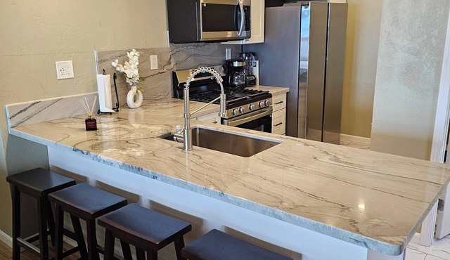 Lakefront! Folsom Lakefront home. 3-bedroom unit with AC lakefront Granite Bay