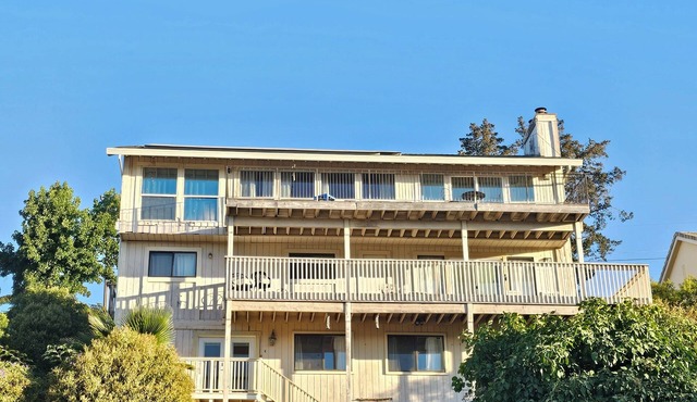 Lakefront! panoramic views. 2-bedroom 1 bathroom in terrific Granite Bay with AC