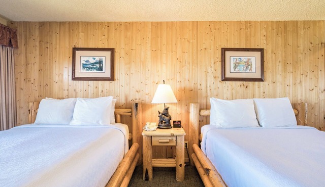 Lakeview Lodge Room: 2 Queen Beds, Full Kitchen & Gas Fireplace | Private Beach