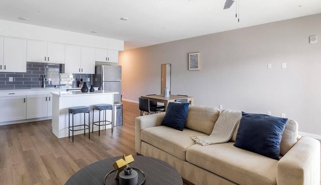 Landing | Incredible 1BD, Rooftop Lounge, Pool