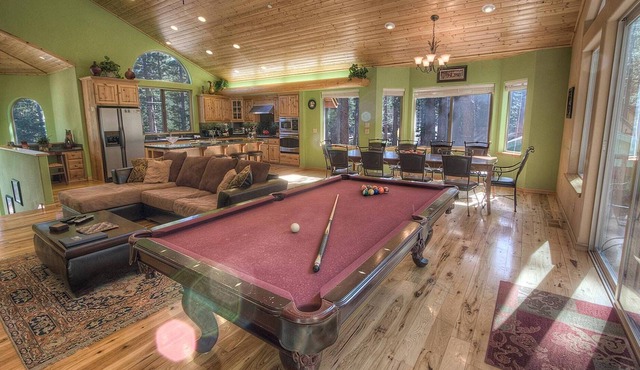 Large Kitchen, Hot Tub, Great House (COH1669)