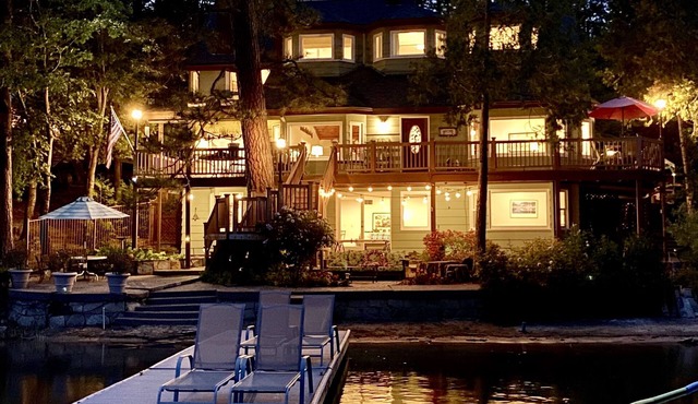 Large lakefront in quiet Willow Cove - 6 bed 4 bath. Sleeps 17. Private dock.