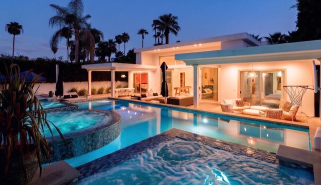 Large Pool, Spa, Mnt Views & Sauna | 5 Min to Town