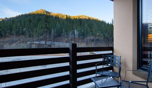 Larger 2 Bdrm/2Bath, Village At Palisades Tahoe Building #5, Ski In/Out, Mountain View!