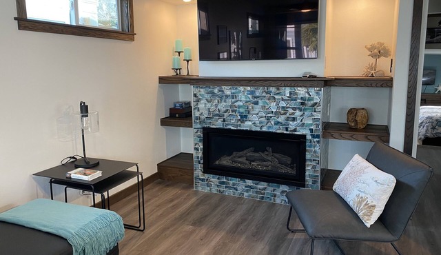 Last minute discounts!Pet friendly with AC steps to beach-SUV parking