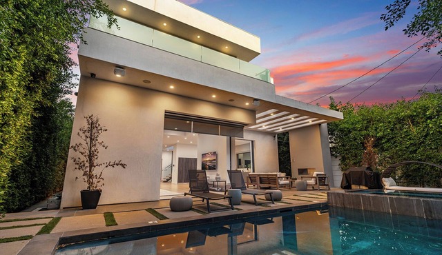 Laurel K Villa: Stylish 4-Bdr Escape w Pool & Spa