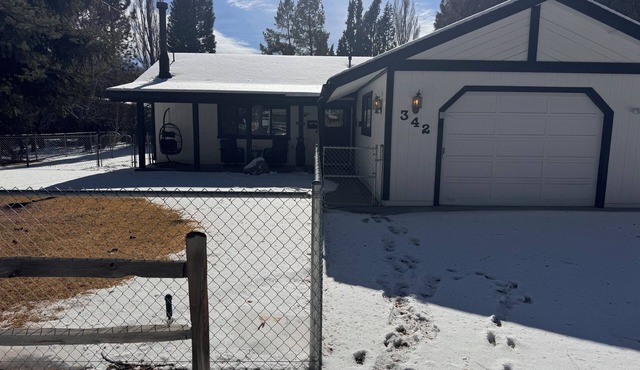 Lazy Meadow, Game Room, Hot Tub, 5 min from anything Big Bear