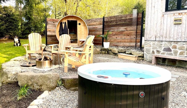 Le 10 - Spa, Sauna, Shower, Bromont, Lac-Brome in Lac-Brome