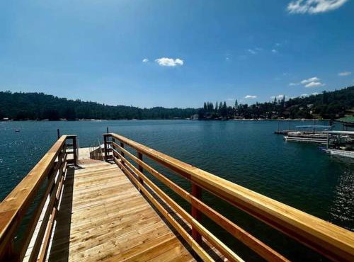 Lewis Cabin - Boat Dock - Lake Front - Sleeps 12