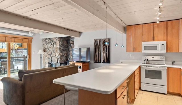 Lift One - Cozy third floor two bedroom in Aspen