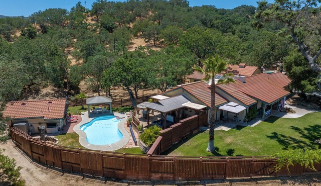 Lodge West - Gateway to California Central Coast 5 Bedrooms 4 Baths