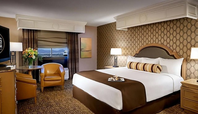 Look No More! 2 Pools, Pet-friendly Property, Nightclub, Walk to the Strip!