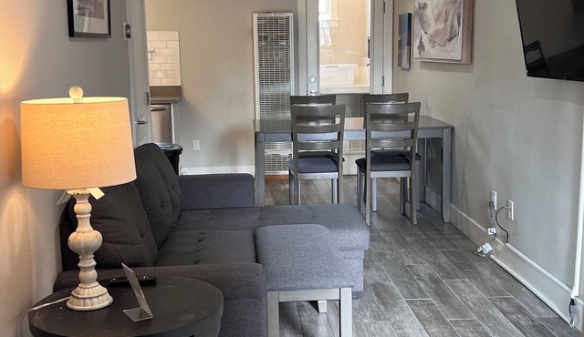 Lovely 2-bedroom condo in Redwood City perfect for your getaway