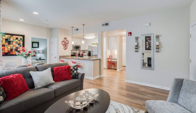 Lovely 2-Bedroom With Private Garage For Long Stays