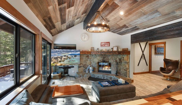 Luna Cabin - 5BR Hot Tub A/C Game Room EV Charger by Zen Living