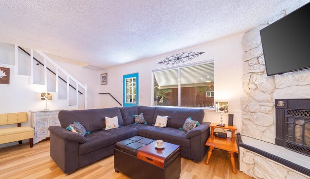 Luna Lodge - 4BR, 2BA Close to Hike, Bike Trails