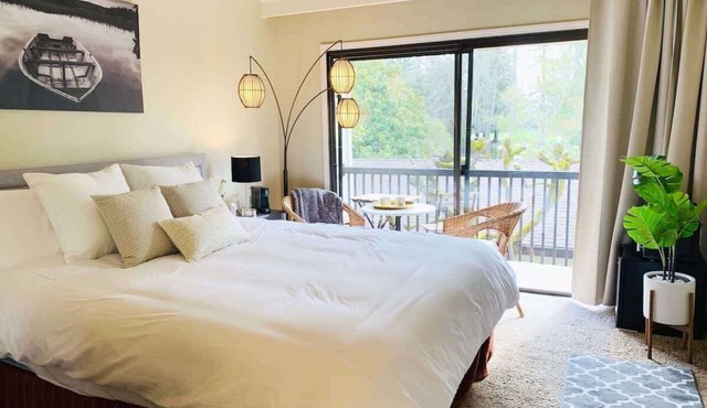 Luxe Napa Escape | King Bed Near Top Wineries