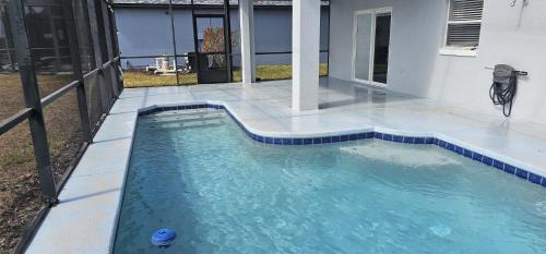Luxurious 4 Bedroom Home with Pool near Disney