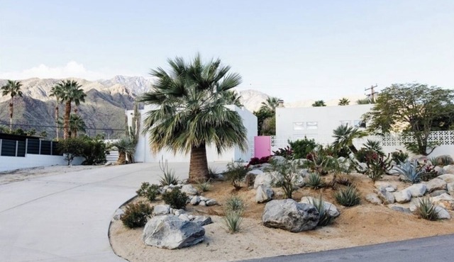 Luxurious Barbie-Inspired Palm Springs Villa w/heated pool