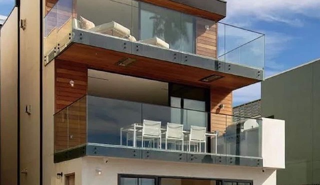 Luxurious Beachfront 4-Bedroom Property Steps Away From the Sand
