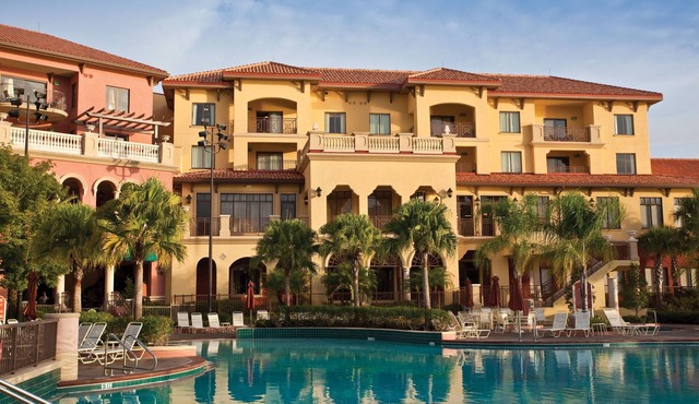 Luxurious Resort minutes from Disney World with full access to all resort Amenities