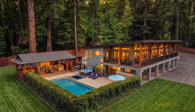Luxurious River Front Estate In The Redwoods