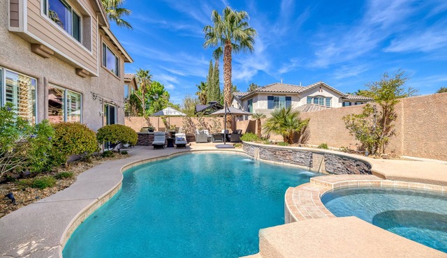 Luxurious Summerlin S. 6BR/4BA Chef Kitchen, Saltwater Pool/Jacuzzi, w/Cleaner