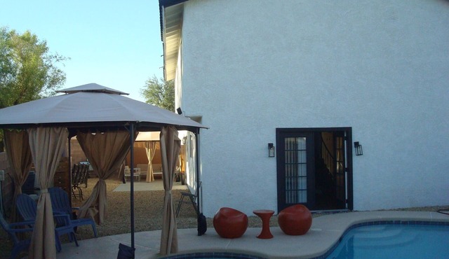 Luxuriously furnished modern 4 bdrm mansion in quiet Henderson