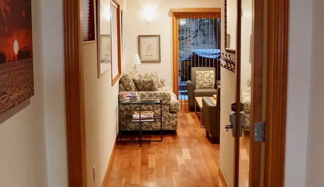 Luxury 1 Bedroom Unit, Walk To Venice Beach. Sleeps 4 - Baby Friendly