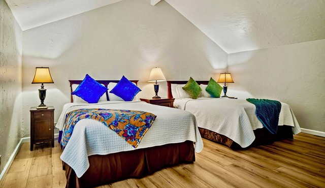 Luxury Carmel Suite Walk 25 min walk Carmel Beach 109