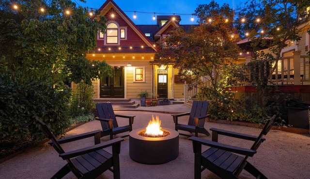 Luxury Carriage House Historic District Walk to Plaza Wine Tasting in Healdsburg