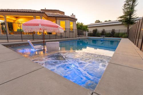 Luxury Estate Pool, Spa, Casita Sleeps 12 in Templeton