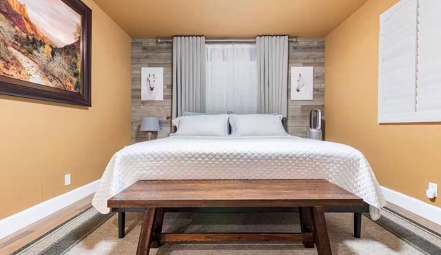 Luxury Living w/Private Entrance, Jacuzzi Bathtub