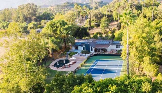 Luxury Ojai Escape: Pool, Jacuzzi & Tennis Court