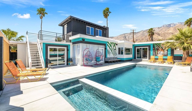 Luxury Palm Springs Estate Pool, Spa & Mini-Golf