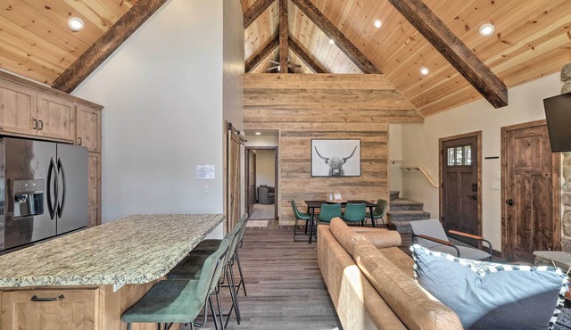 Luxury Retreat: Custom Mi-wuk Village Cabin!