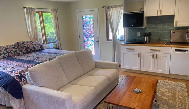 Luxury Suite in Modern Craftsman Home Near Beach, Aquarium, Cannery Row, & Golf.