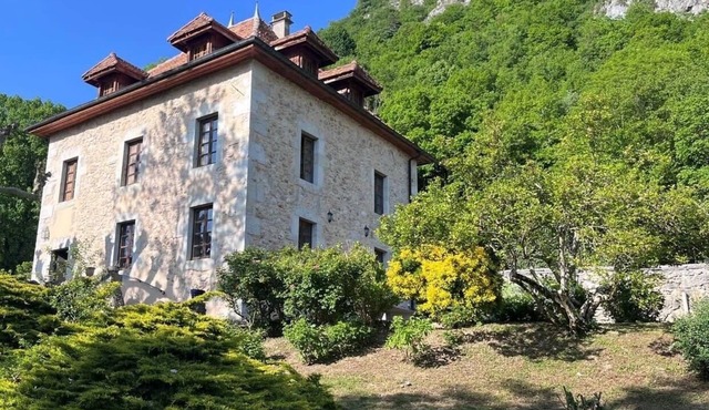 Maison de charme ancienne entre Lacs et Rhône in Yenne
