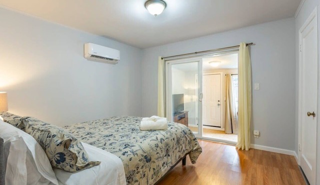 Marbella Lane - 3BR House Dtwn RWC Parking