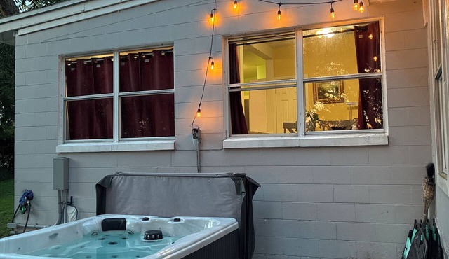 Marvelous 3-bedroom house with AC in sunny Orlando and Spa tub outside