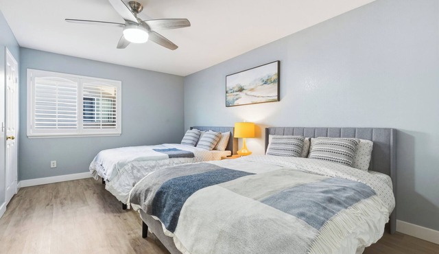 Massive 6BR Retreat w/10 Beds/Sleeps Large Groups/Near Ariport